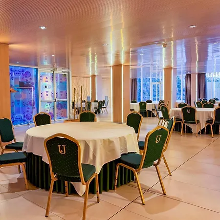 Jardines De Uleta 公寓式酒店