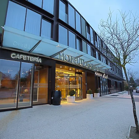 Jardines De Uleta 公寓式酒店